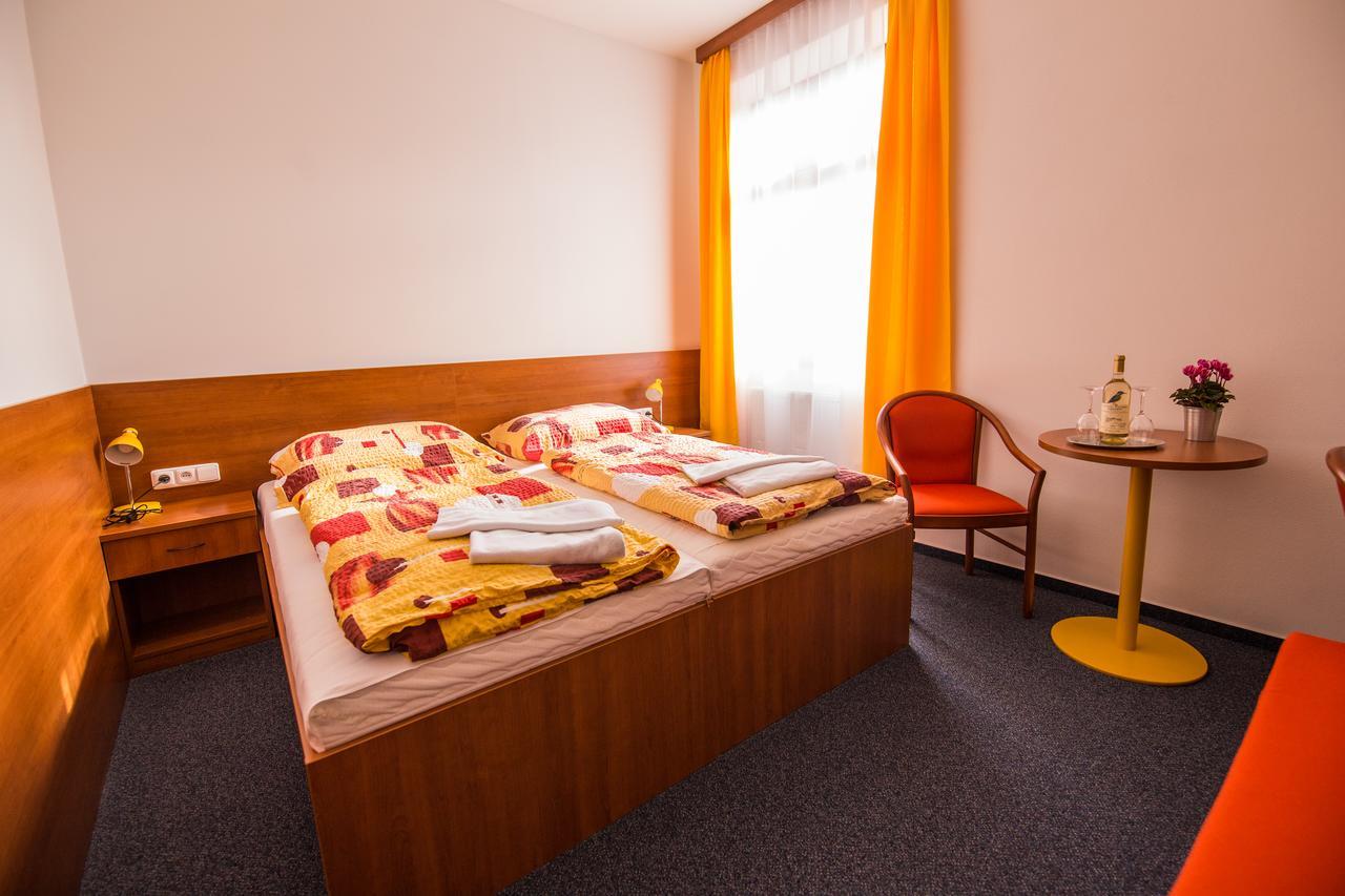 Hotel Morava Znojmo Exterior photo