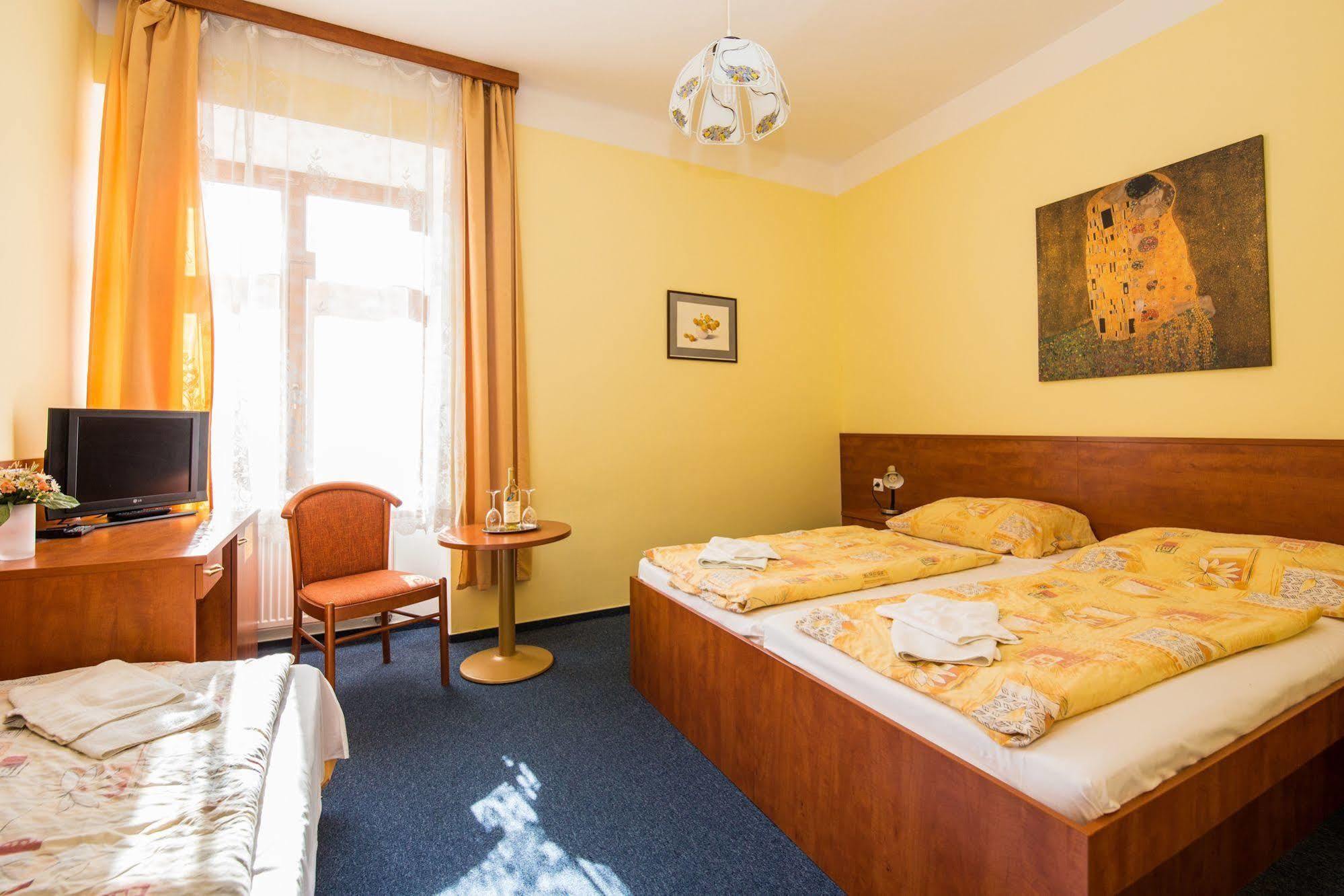 Hotel Morava Znojmo Exterior photo